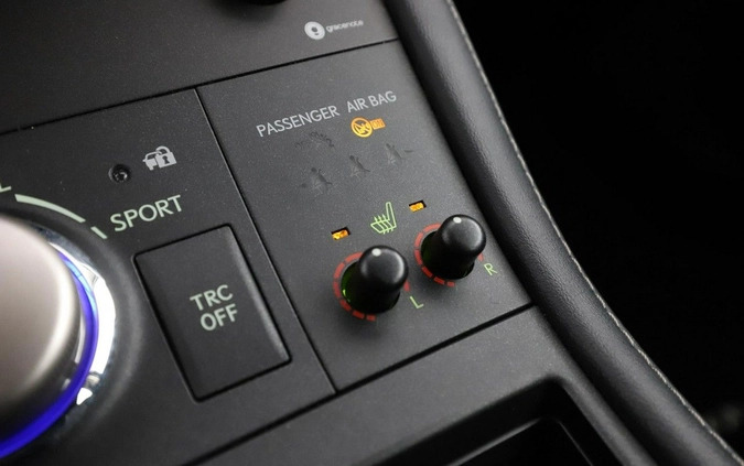 Lexus CT cena 79600 przebieg: 104795, rok produkcji 2018 z Kalisz Pomorski małe 379